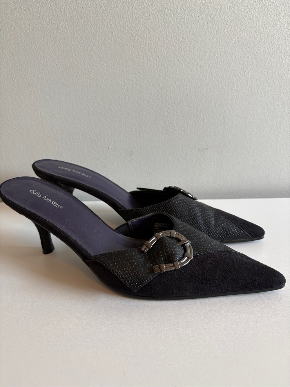 Daisy Fuentes Black Y2K Pointed Toe Kitten Heel Mules Size 9